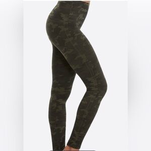 🔥 NWT SPANX Look At Me Now Seamless Leggings GREEN CAMO